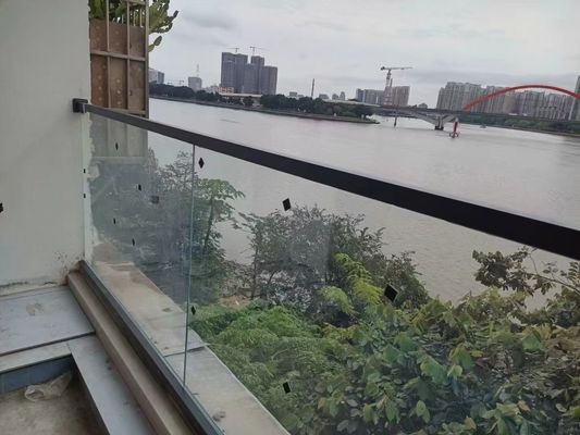 ألومنيوم بدون إطار U Channel Glass Railing مستطيل U Channel Balustrade