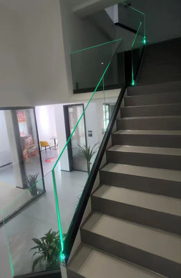 قناة ألومنيوم زجاجية بالوسترة مع ضوء LED للشرفة الخارجية
