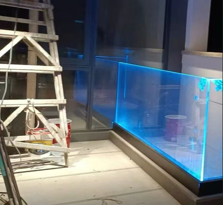 قناة ألومنيوم زجاجية بالوسترة مع ضوء LED للشرفة الخارجية