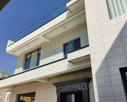 نظام حواجز زجاجية قابلة للتخصيص للسياج الخارجي الآمن والحديث