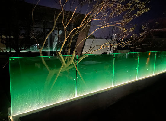 12 ملم السلالم بدون إطار زجاجية شرفة الدرج قناة U مع ضوء LED