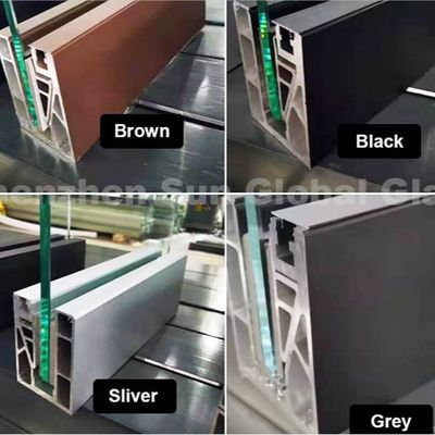 التصميم الحديث U القناة الزجاجية الحاجز مع 8-16mm سمك الزجاج وأكثر من 5 سنوات الضمان للاستخدام الداخلي / الخارجي