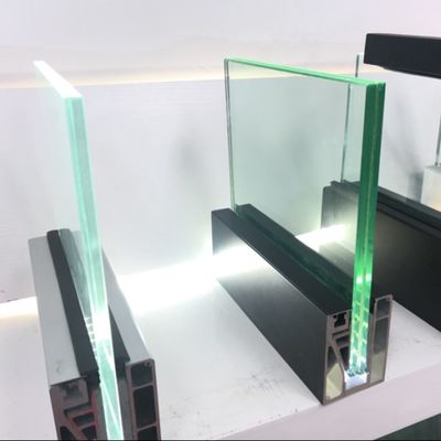 نظام قناة زجاج مقسى ثابت 800-1200 ملم مع درابزين ألومنيوم للسلامة والجاذبية الجمالية