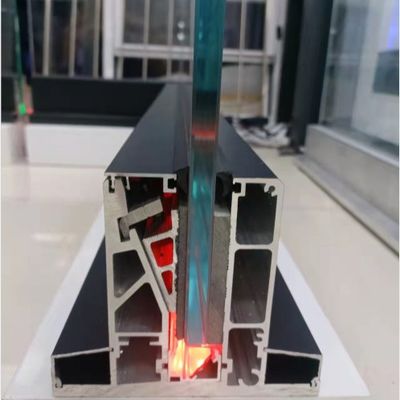 درابزين زجاجي بدون إطار مع قناة U مفتوحة مع أضواء LED وأكثر من 5 سنوات ضمان