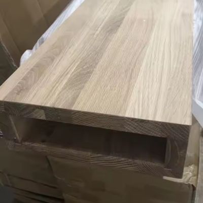 السلالم الخشبية العائمة الداخلية التصميم الأنيق مع خط الخشب الأحمر / البلوط الأبيض
