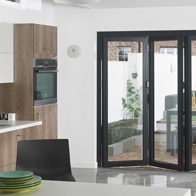 الزجاج المقاوم للصدأ والألومنيوم النوافذ المنسدبة في البلوط الذهبي لمراكز المؤتمرات