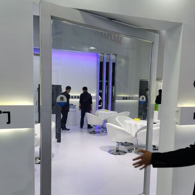 إطار سبيكة الألومنيوم تصميم فاخر المصفوفة الزجاج المقاوم الباب الأمامي محور في أحجام مخصصة لنوع الزجاج الواحد والمزدوج