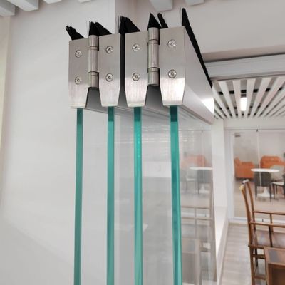 باب مطوية من الألومنيوم الرقيق والحديث مع آلية قفل آمنة وعزل صوت جيد