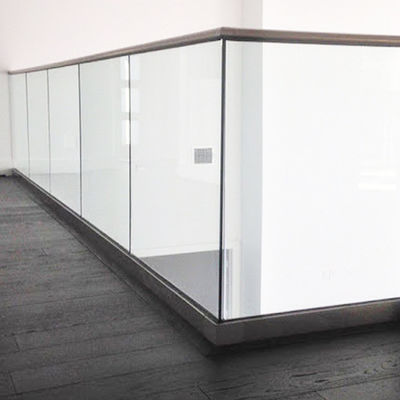 تصميم حديث 12 ملم الزجاج المقاوم U القناة الحاجز مع خمس سنوات الضمان والطقس المقاوم النهاية