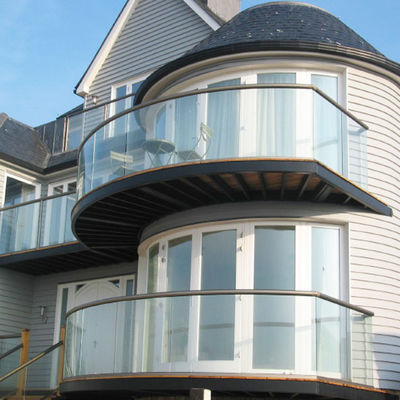 درابزين زجاجي على شكل حرف U قابل للتخصيص مع ضمان لمدة خمس سنوات وزجاج مصفح مقسى