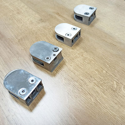 درابزين سلم زجاجي مقسى بدون إطار تصميم قابل للتعديل مشبك قبضة مقوسة 304 316 تركيب