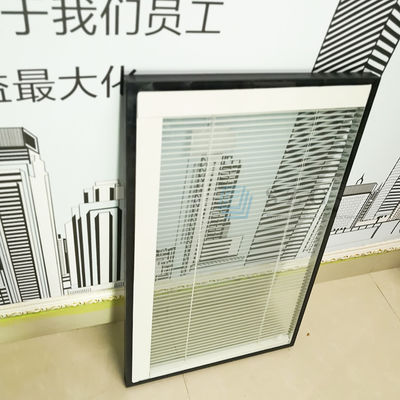 شفرات حاجبة معزولة بزجاج مزدوج، ختم نافذة ذات إطار متأرجح مع ملحقات ستائر داخلية بين الزجاج