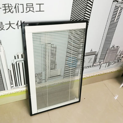 شفرات حاجبة معزولة بزجاج مزدوج، ختم نافذة ذات إطار متأرجح مع ملحقات ستائر داخلية بين الزجاج